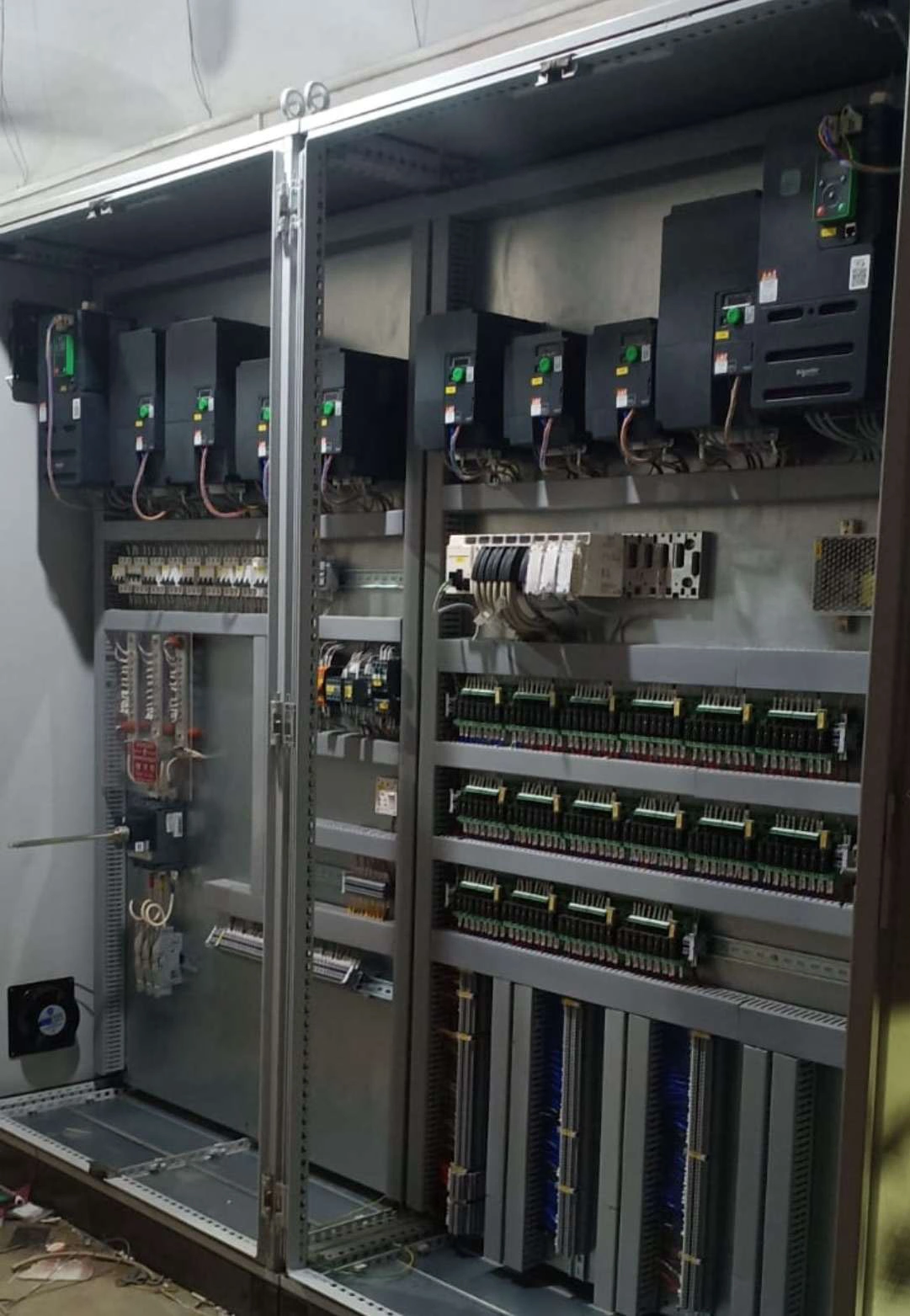 Internal wiring layout and component chassis view