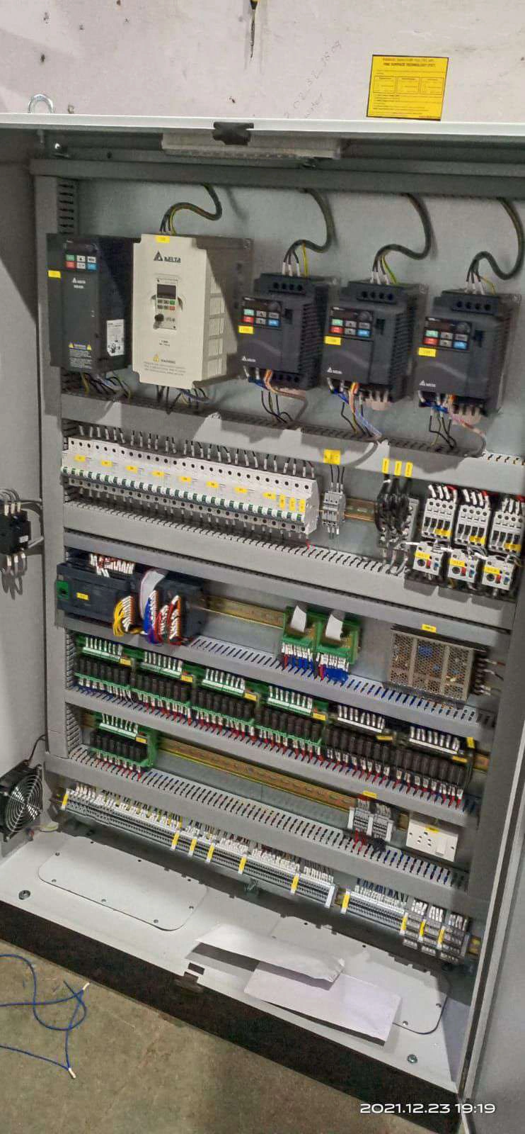 Internal wiring layout and component chassis view