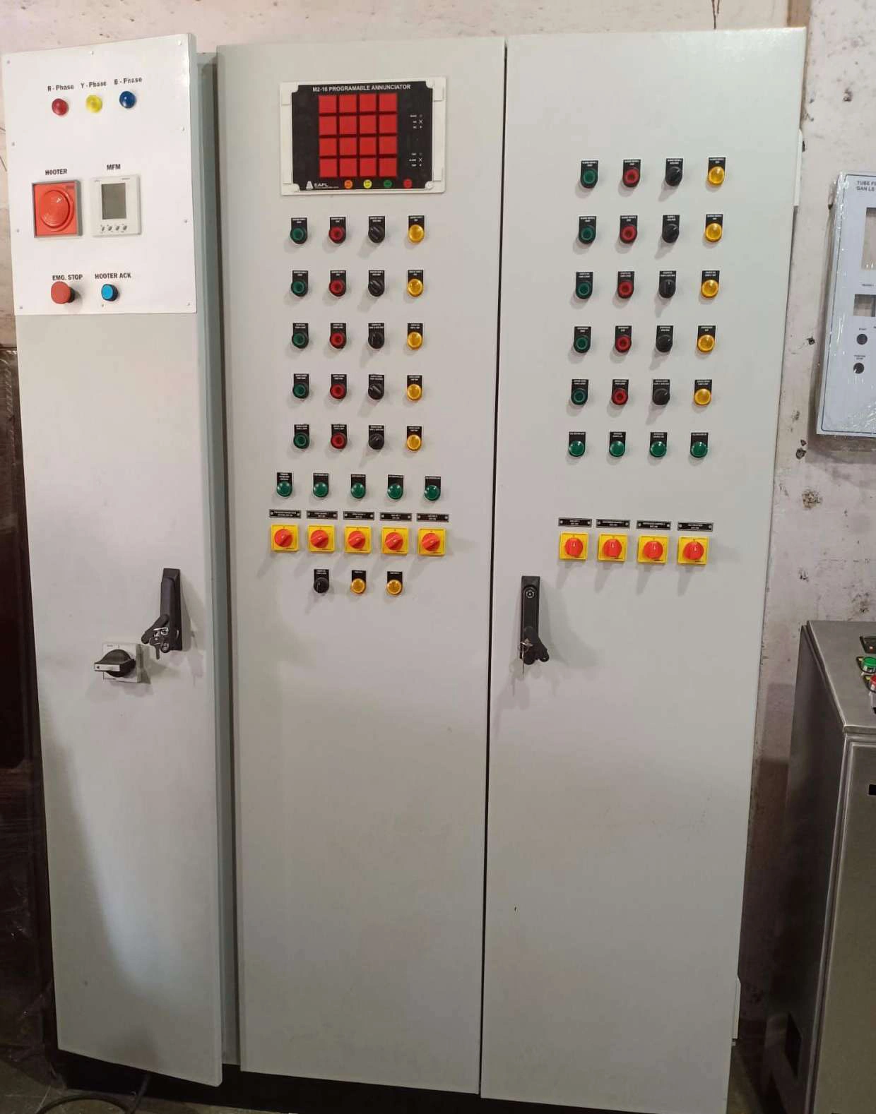 Internal wiring layout and component chassis view